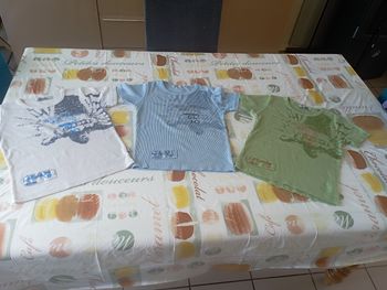 Lot 3 maillot de corps manches courtes chilong taille 8 ans  2€5