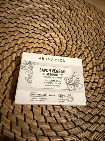 Savon végétal charbon detox Aroma Zone