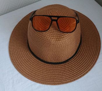 Lunettes et chapeau soleil été