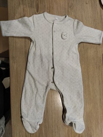 Ensemble pyjama, bonnet, bavoir