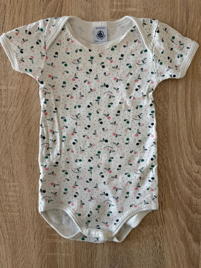 Body MC blanc à fleurs Petit Bateau 12 mois TBE - photo numéro 2
