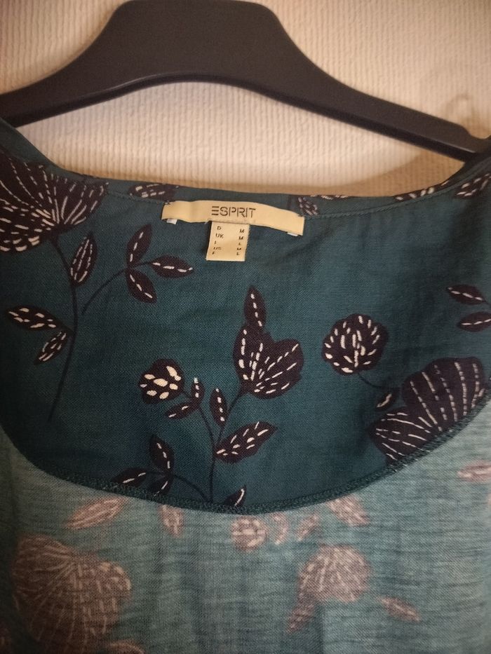 Robe vert avec des motifs florales - photo numéro 2