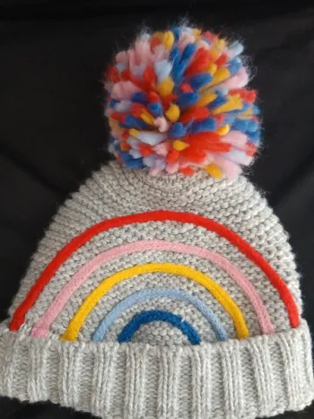 Joli bonnet arc-en-ciel taille 48-49 cm