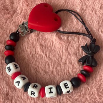 Attache tétine cœur personnalisée