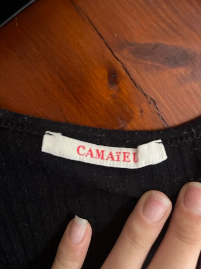 pull épaule dégarnies