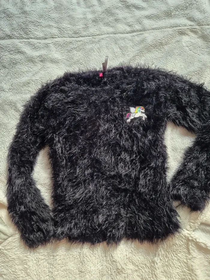 Pull noir avec licorne