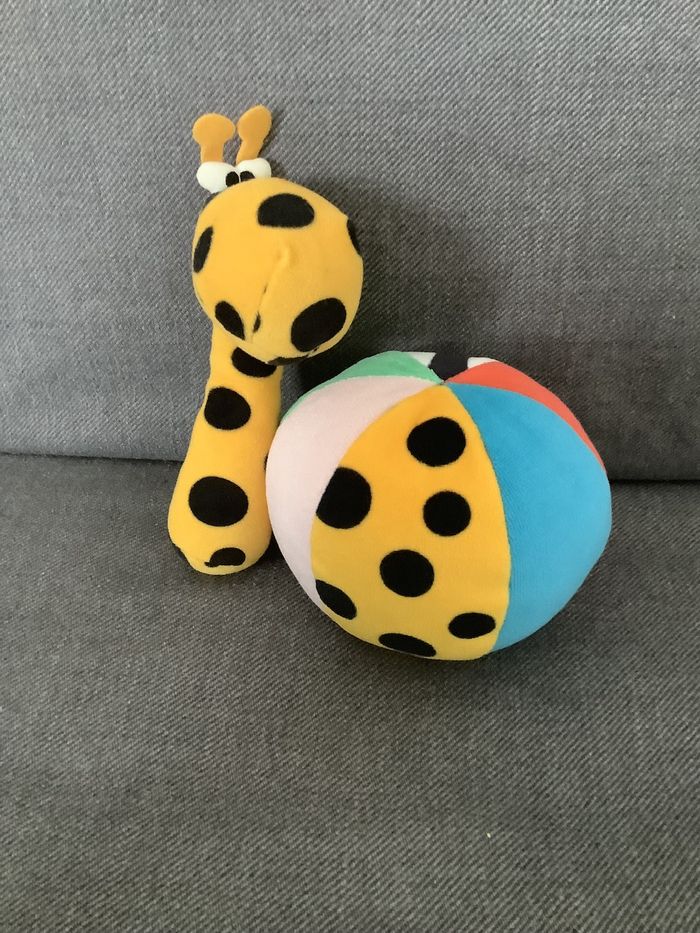 Hochets girafe et sa balle