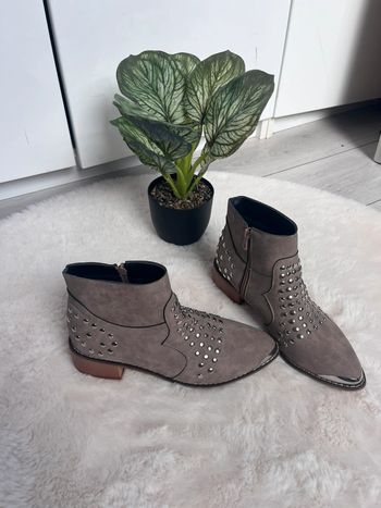 boots taupe cloutées 🇮🇹