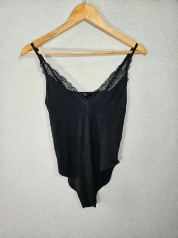 Body noir à dentelle