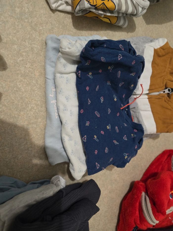 Lot de vetements 6 mois (19 pieces) - photo numéro 5