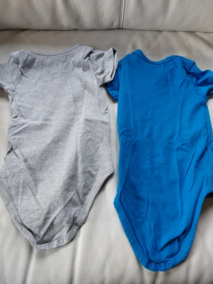Lot de 2 bodies manches courtes 6 mois - photo numéro 6
