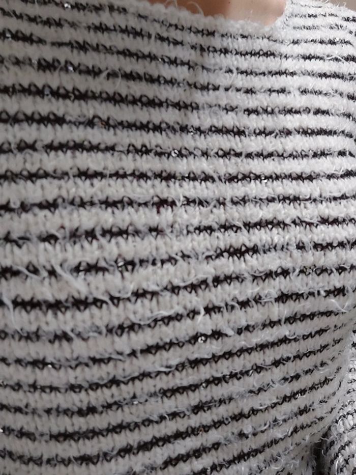 Pull neuf rayé noir et blanc - photo numéro 3
