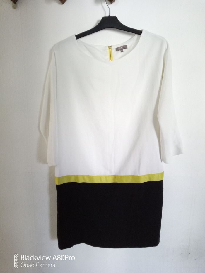 Robe courte blanc noir jaune T 40