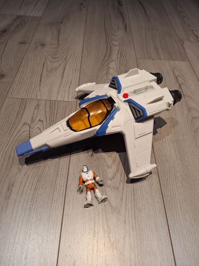 Vaisseau buzz l'éclair lightyear