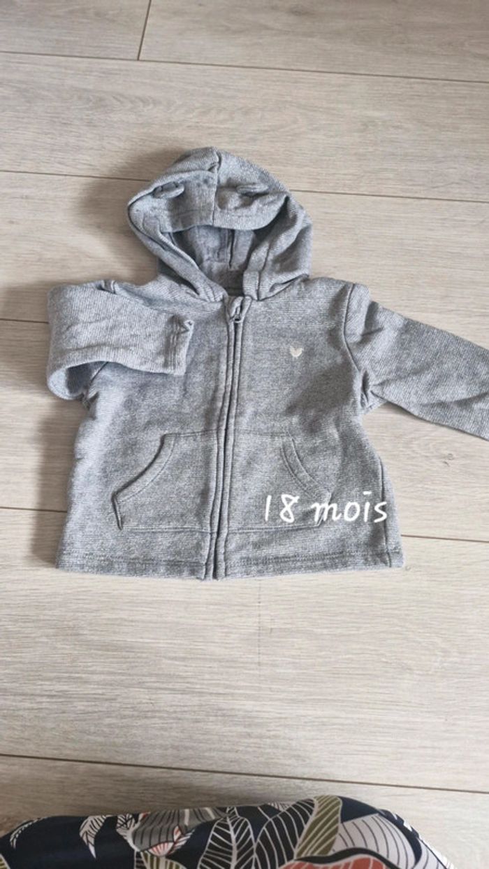 Gilet zippé capuche 18 mois