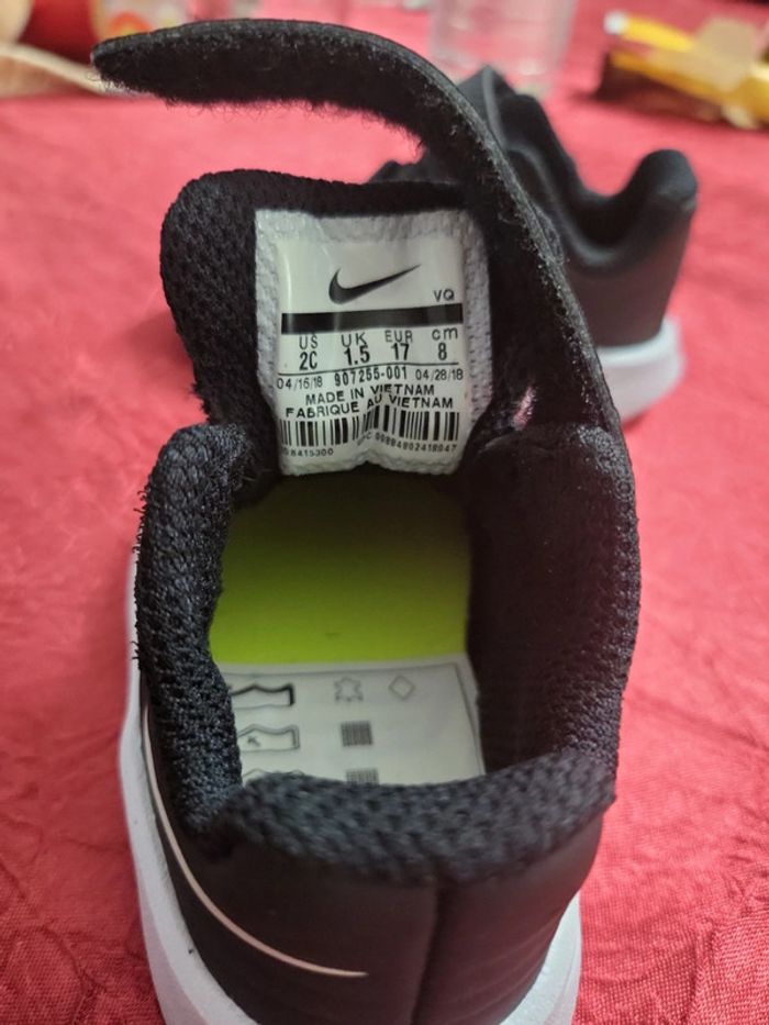 Baskets NIKE Bébé taille 17 - photo numéro 6