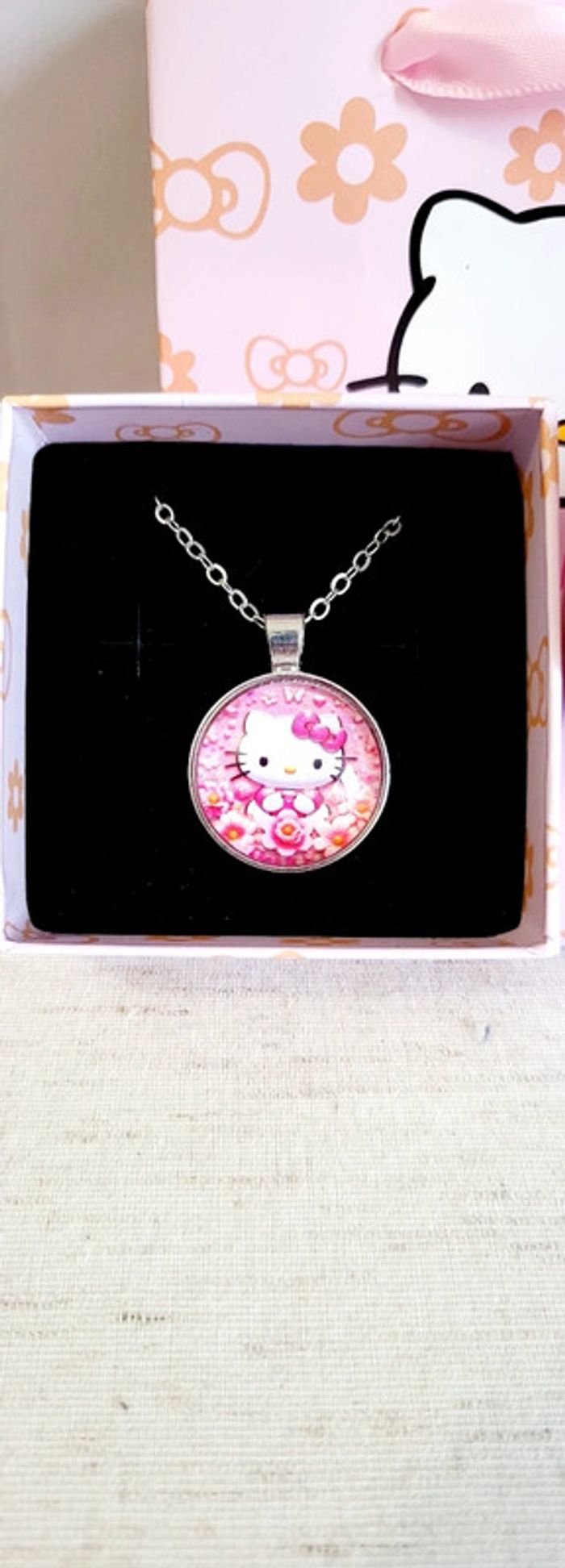 Collier Hello Kitty avec boîte cadeau - Bijou kawaii rose - photo numéro 2
