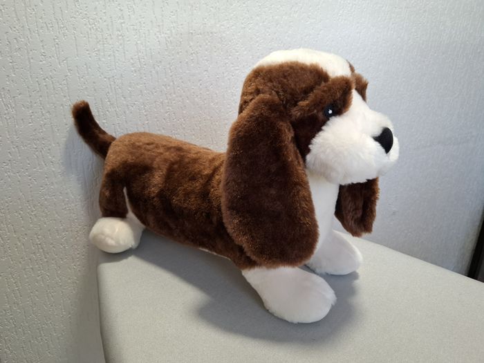 Belle et grande peluche chien basset 55 cm excellent état