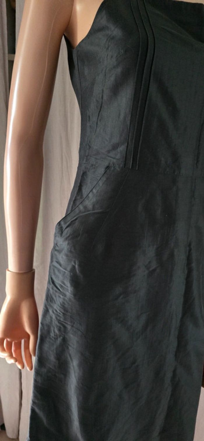 Petite robe noire avec poche marque Caroll 25%soie - photo numéro 5
