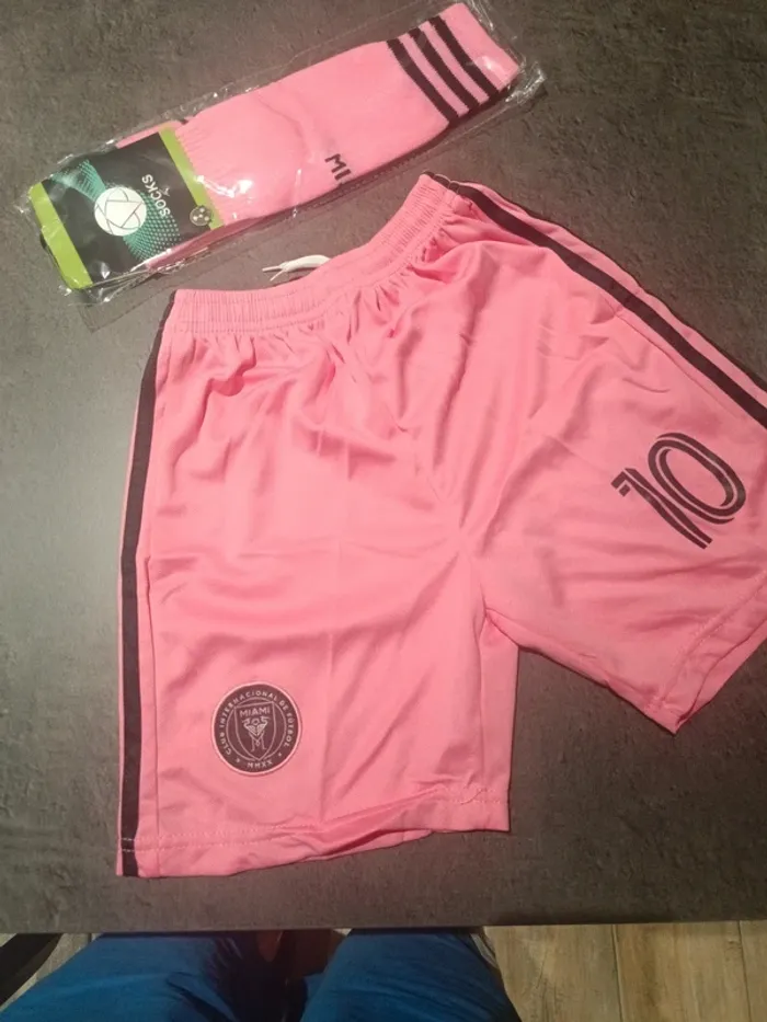 Tenue foot Léo Messi Inter Miami rose. T.24 - photo numéro 3