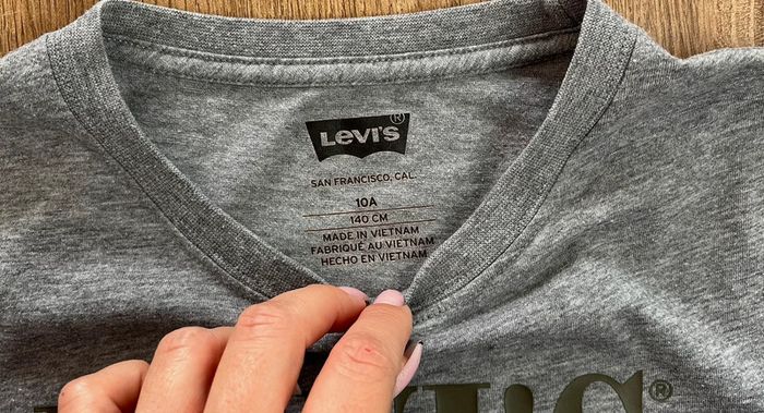 T.shirt à manches courtes gris Levi's en taille 10 ans (140 cm) - photo numéro 4