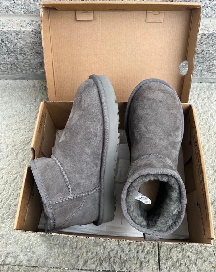 UGG classic ultra Mini