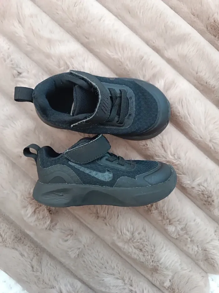 🔸 Baskets Noires Nike Enfant 22🔸