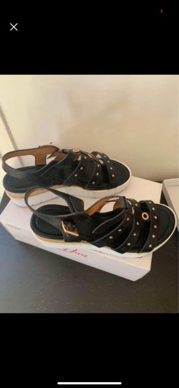 Vend chaussure à semelles compensées taille 38
