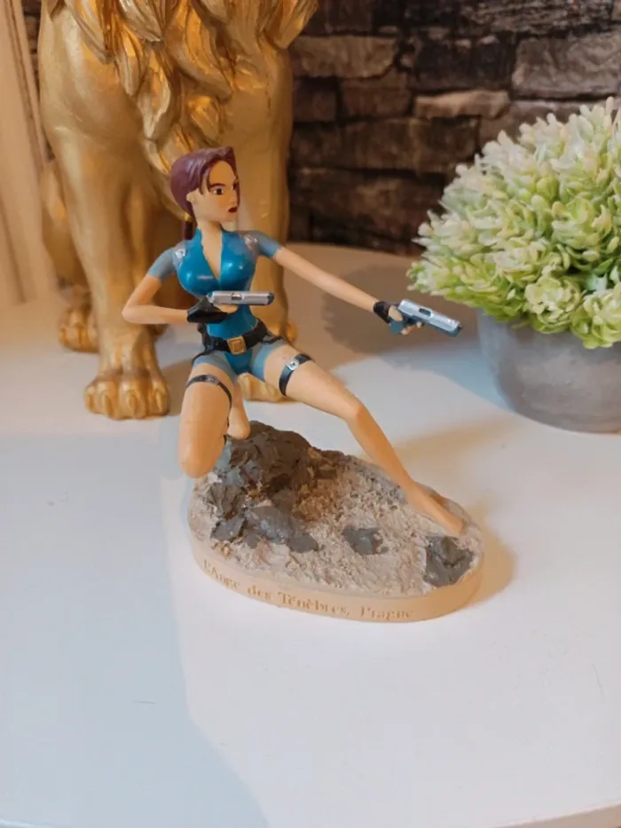 Figurine tomb raider