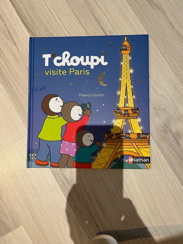 T’choupi visite Paris