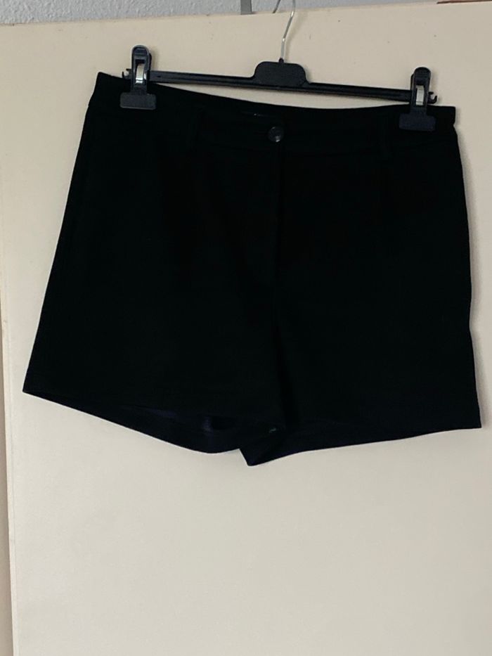 A vendre short en suédine t40