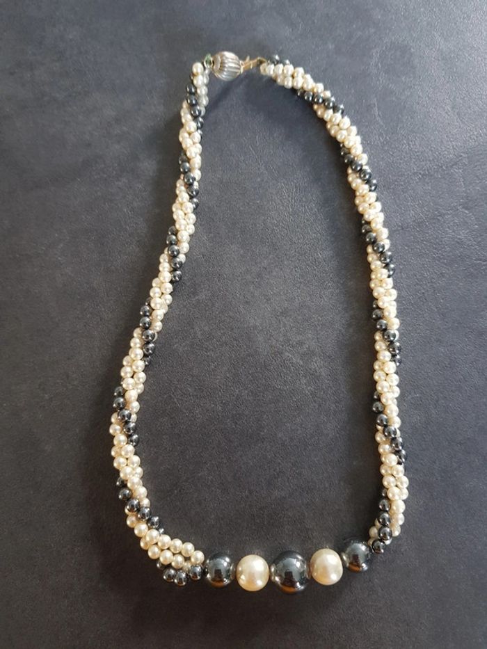 Collier perles noir et ivoire nacrées