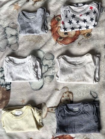 Lot de 6 bodys manches courtes taille 3 mois 