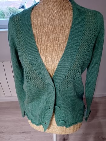 Gilet vert avec 3 boutons