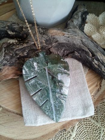 Collier pendentif feuille en pierre naturelle d'agate arbre