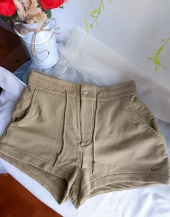 Short Nike – M – Kaki – État : Excellent