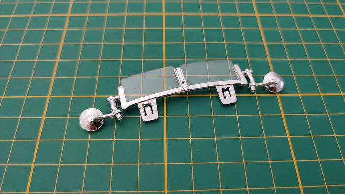 Pare-brise vitre pièce détachée miniature Mercedes Benz SSK 1928 1/18 burago BBurago #B69