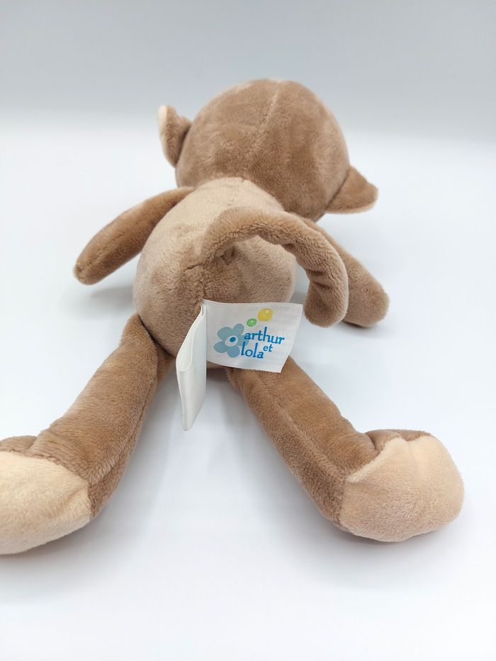 Peluche doudou singe marron beige blanc Arthur et Lola 26 cm Créaprim Village - photo numéro 3
