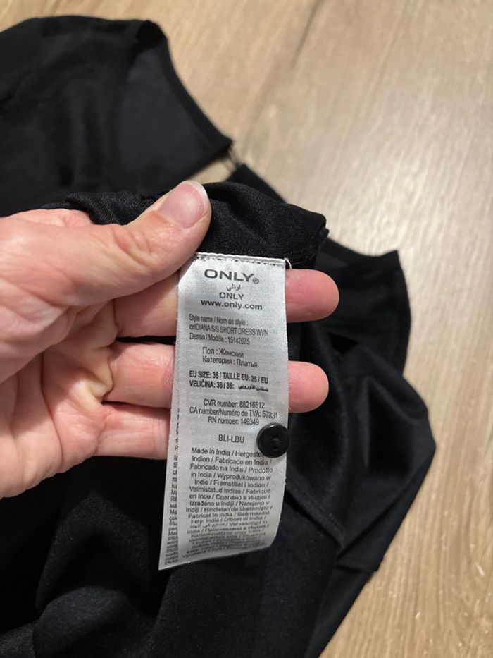 Jolie robe noire - photo numéro 7