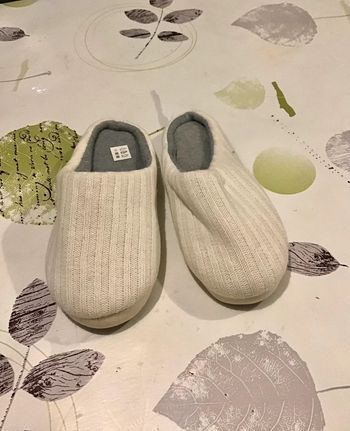 Chaussons taille 36-37 crème et gris