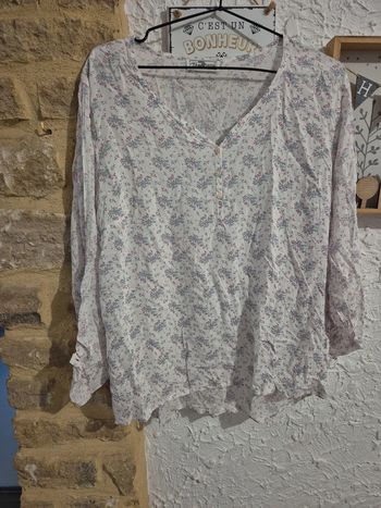Jolie blouse à fleurs upfashion taille 44