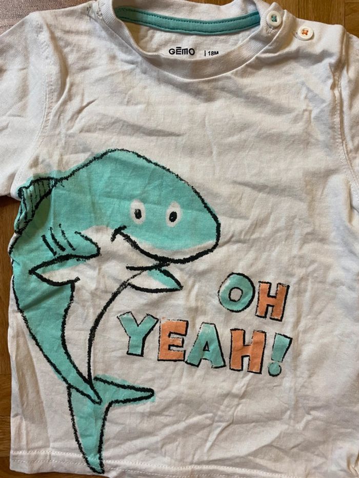 T-shirt motifs requin taille 18 mois Gémo - photo numéro 2