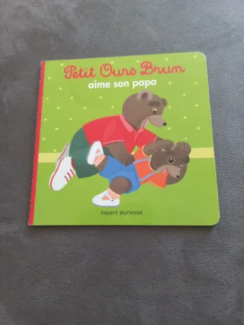 Livre petit ours brun aime son papa