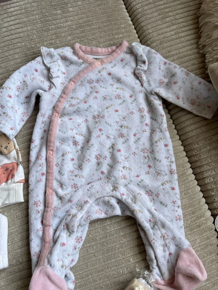 Lot bébé 1 mois - photo numéro 2