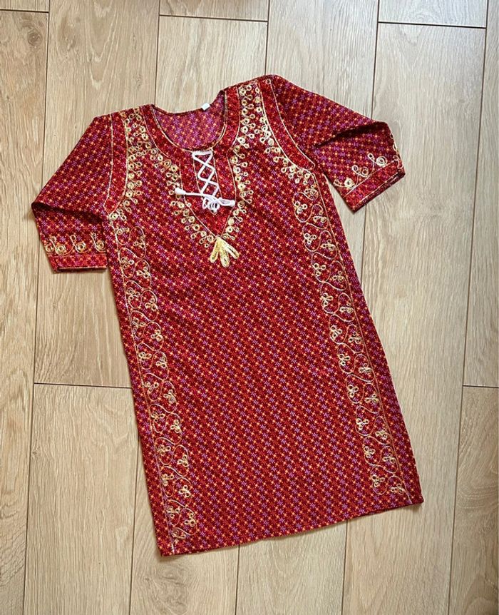 Robe traditionnelle brodée 4-6 ans neuve