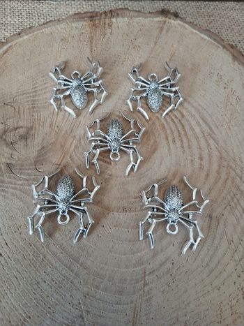 Lot de 5 pendentifs araignée