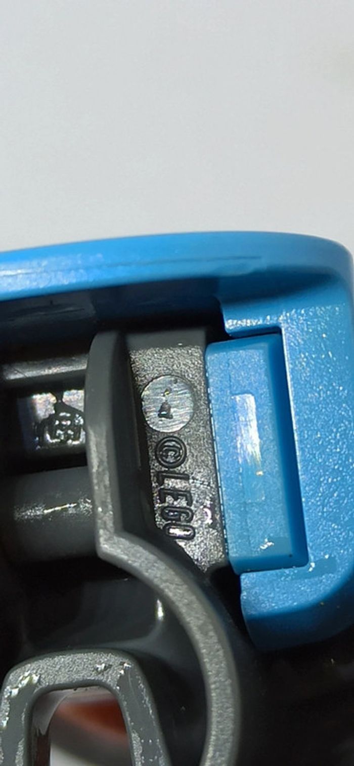 Homme chevalier haut jaune et bleu motif aigle lego duplo - photo numéro 5