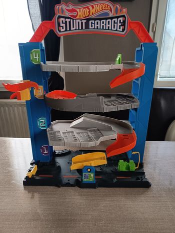 Garage parking Hot Wheels