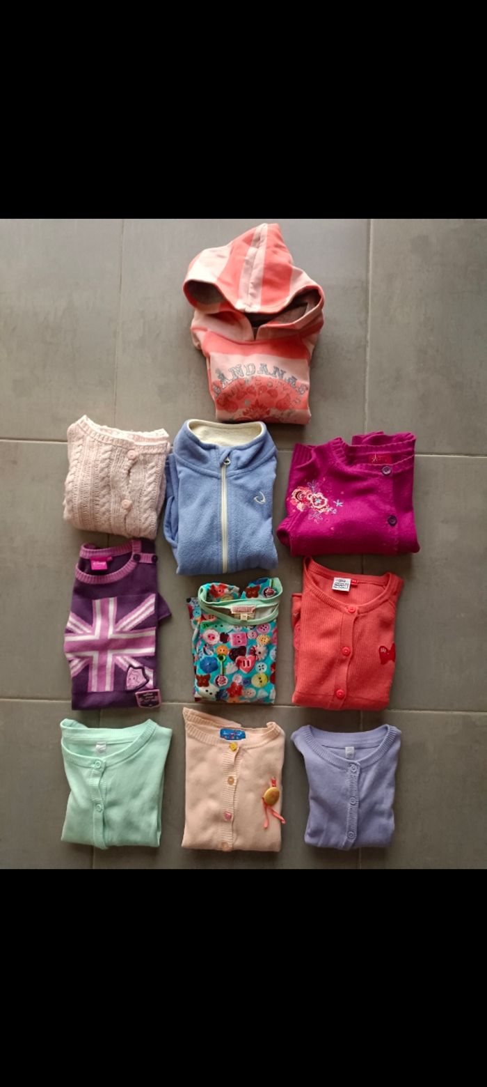 Lot de gilets, sweat, veste polaire fille en 5 ans - photo numéro 2