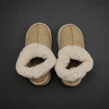 Chaussons femme fourrés beige – Taille 36/37 – Neufs – Confort hiver